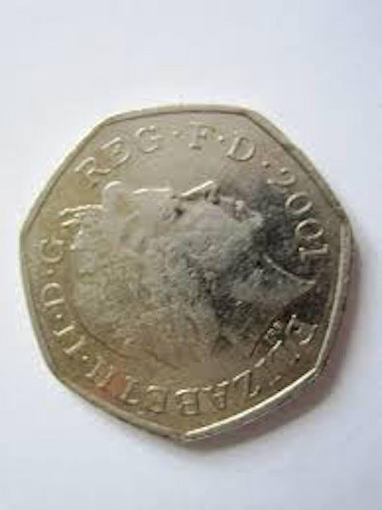Une pièce de 50 pence à l’effigie de Stephen Hawking physicien