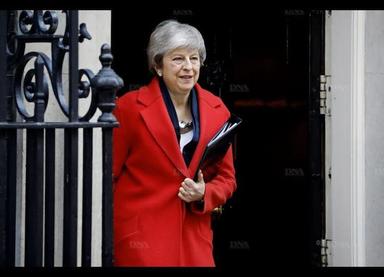 Theresa May accusée de distribuer des pots-de-vin