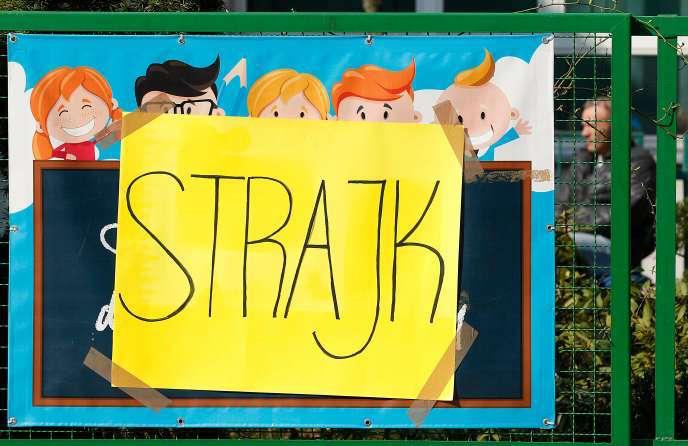 grève enseignants varsovie pologne