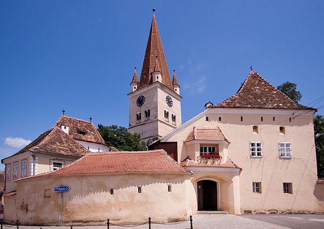 cisnadie-eglise-fortifiee-transylvanie