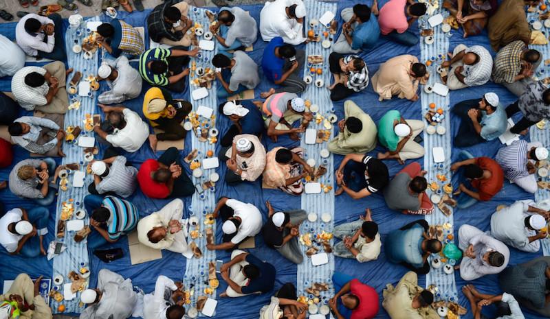 Dubai-EAU-fondation-Khalifa-Bin-Zayed-Al-Nahyan-distribuera-951000-Iftar