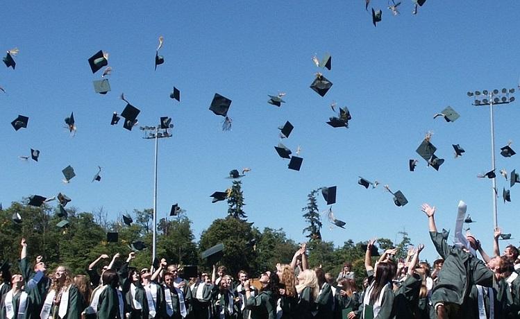 Etudiants diplômés pixabay greymatters