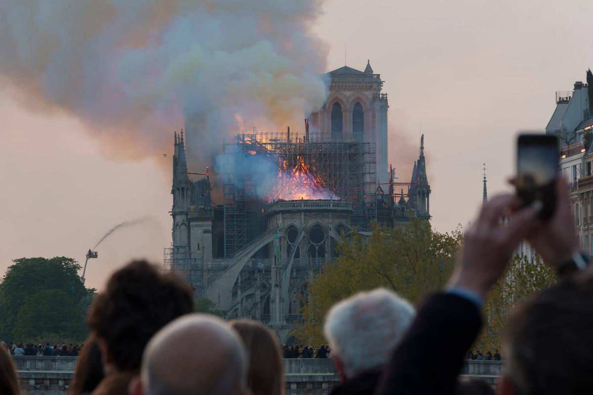 notre dame incendie cambodge paris