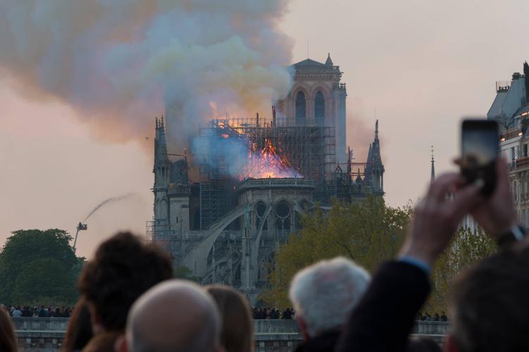 notre dame incendie cambodge paris
