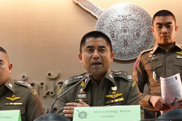 Surachate-Immigration-Thailande