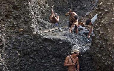 Un glissement de terrain fait 2 morts et une cinquantaine de disparus en Birmanie