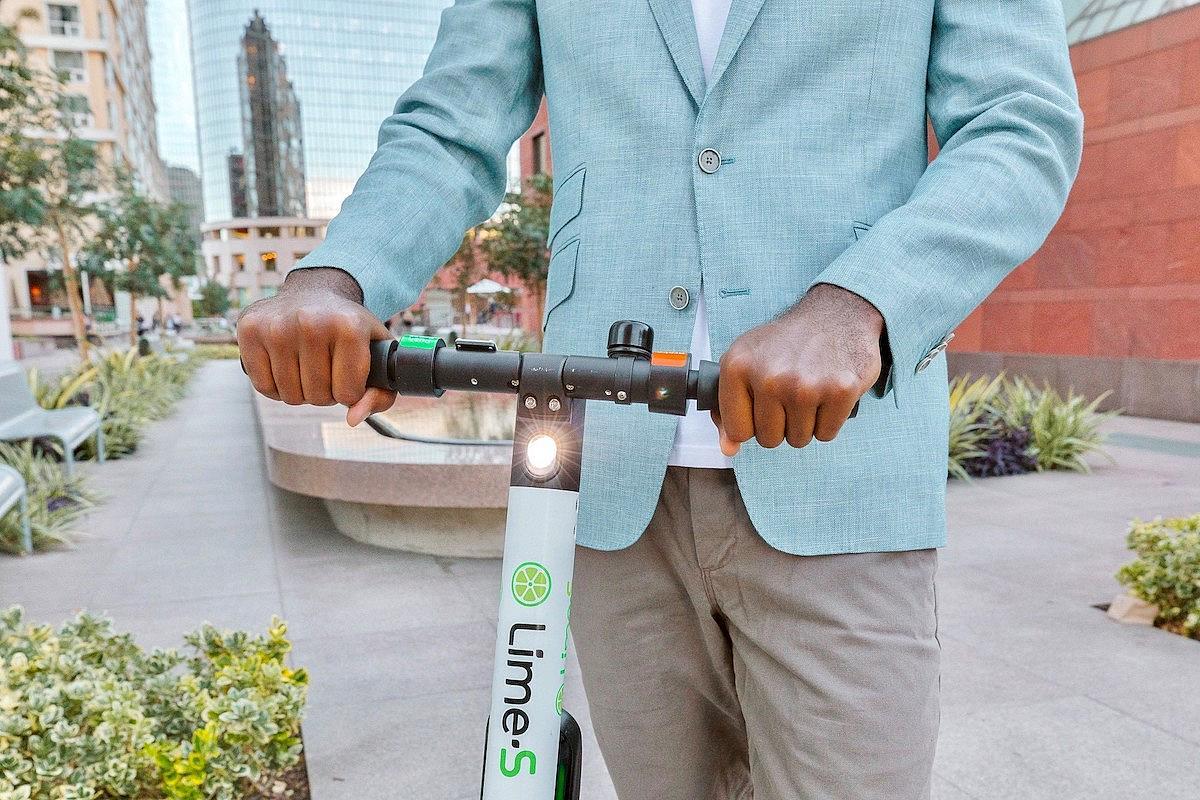 trottinettes électriques lime bucarest roumanie 1000 disponibles