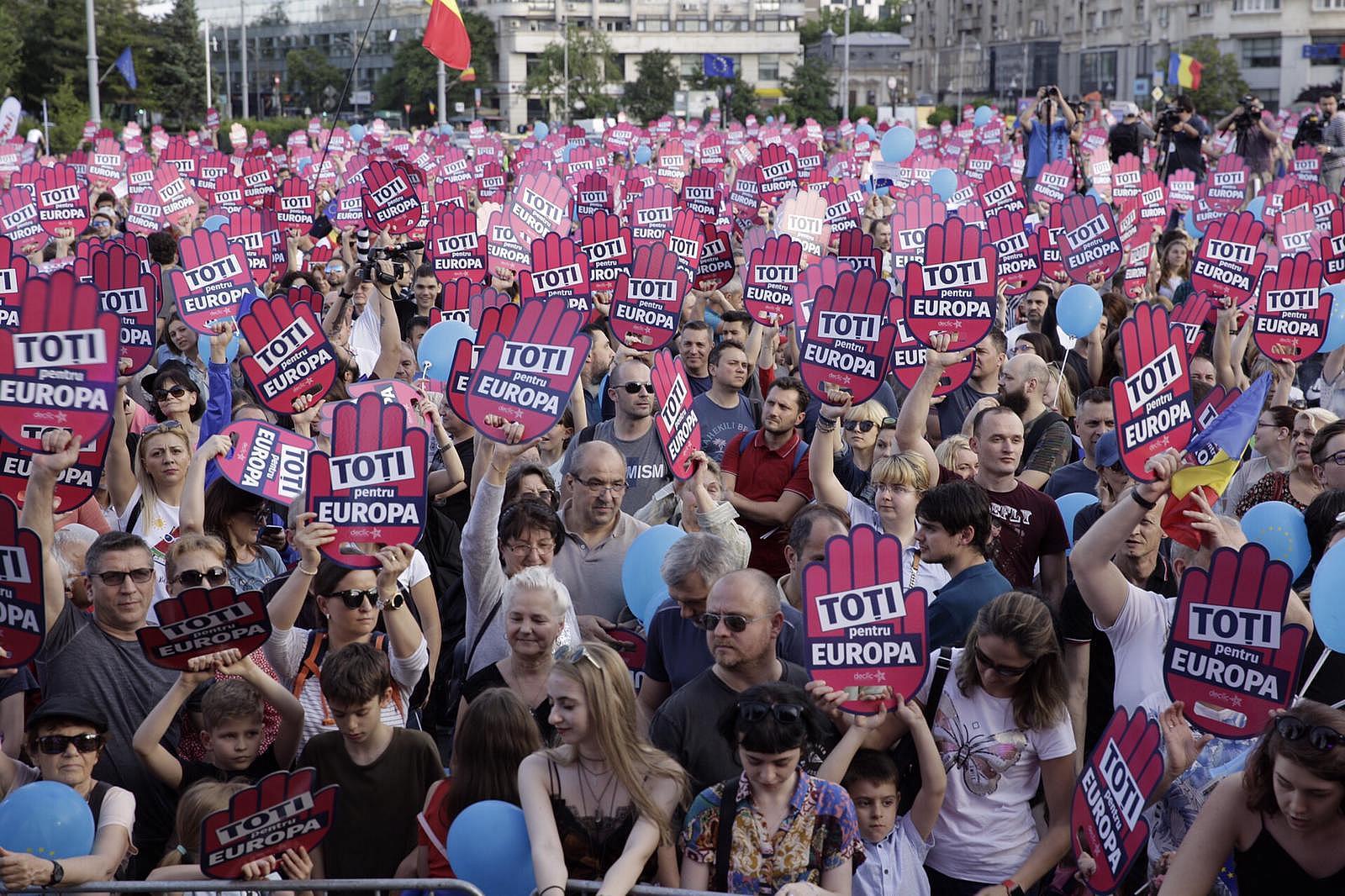 élections européennes roumanie bucarest des milliers de personnes centre ville