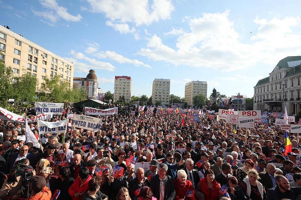 Protestations dans l'est de la Roumanie pour la fête de l'Europe