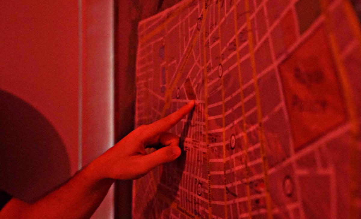 Dans la salle de l'escape game.