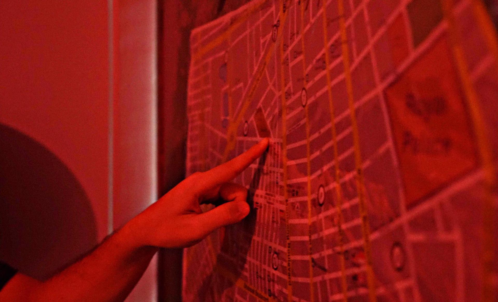 Dans la salle de l'escape game.