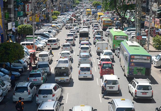 De plus en plus de voitures neuves en Birmanie