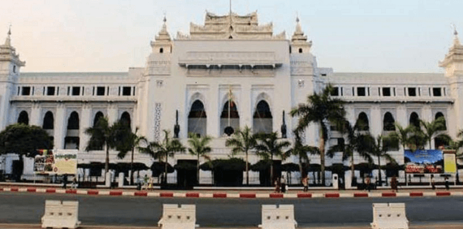 Le batiment de la presidence de la region de Yangon