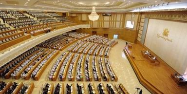 Les parlementaires de Birmanie critiquent vertement le budget régional