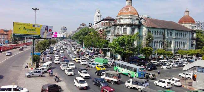 Une campagne de sécurité routière en cours à Yangon