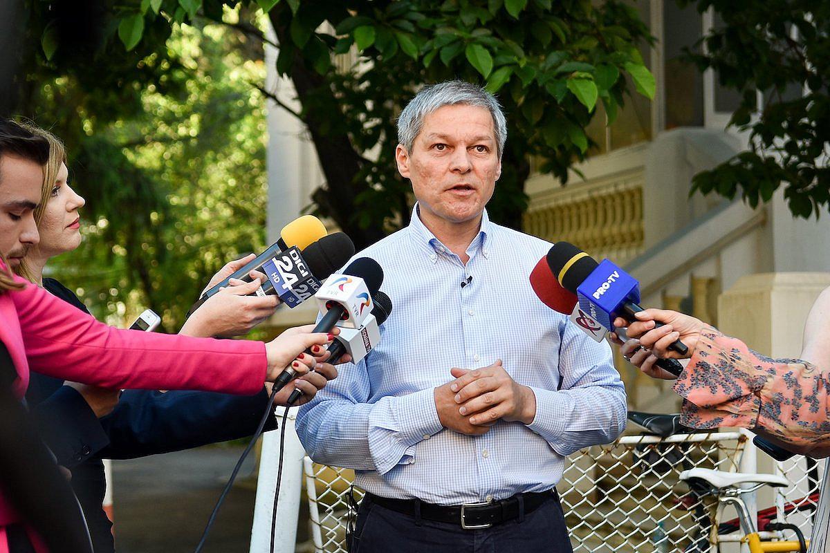 dacian_ciolos_-_photo_alianta_2020_usr_plus_on_fb_photo_by_steluta_popescu