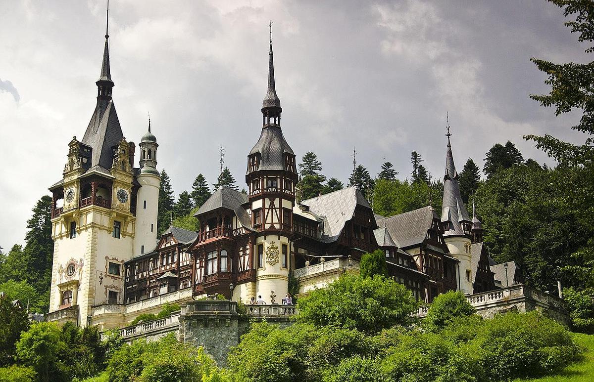 état roumain veut acheter le château royal à Sinaia peles