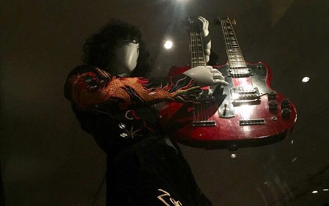 Play it Lound : Instruments of Rock & Roll