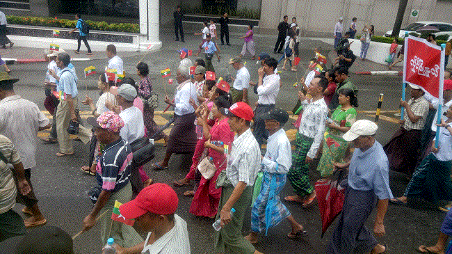 Manifestants pro-militaires en Birmanie
