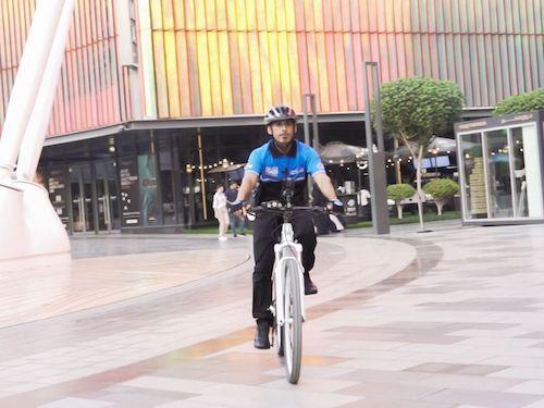 dubai police à vélo