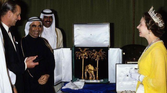 Buckingham Palace révèle un cadeau fait par la famille Royale de Dubaï...en 1979