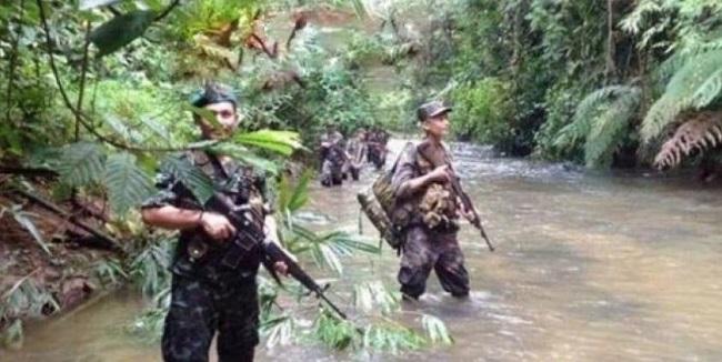 Combattants NMSP en patrouille en Birmanie