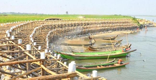 Des berges protégées sur une rivière de Birmanie
