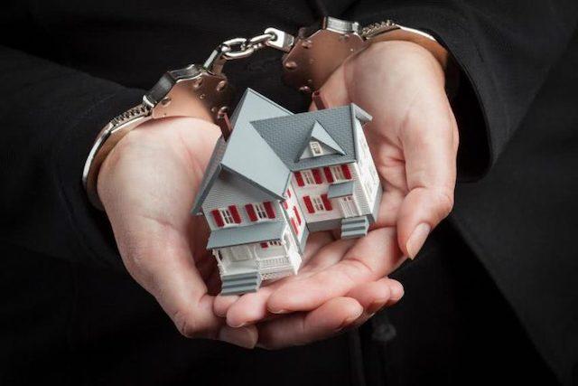 Une fraude sur des ventes de terrains à 27 millions d’AED jugée par le tribunal