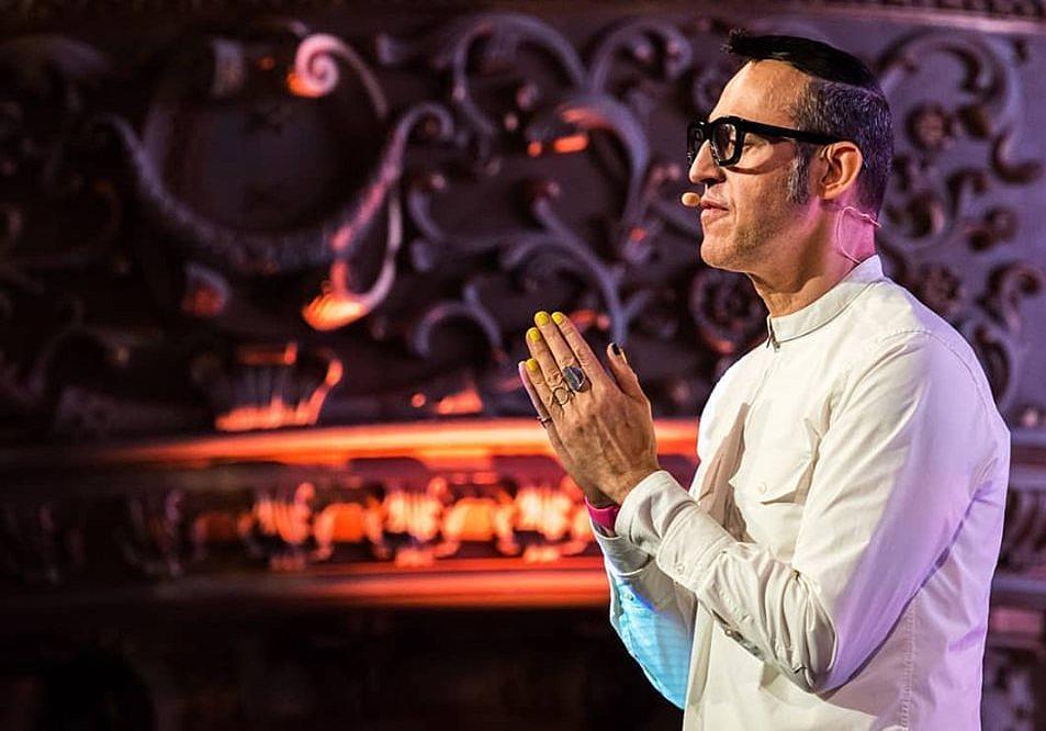 designer Karim Rashid aéroport bucarest roumanie critiques