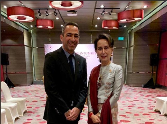 Djorkaeff et Aung San Su Kyi en Birmanie