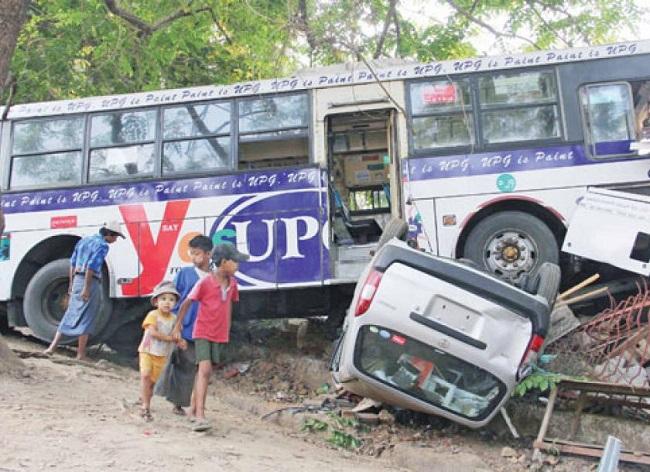10 morts dans des accidents de bus a Yangon en octobre novembre en BIRMANIE