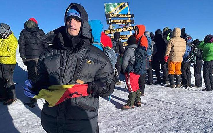 Alex Benchea premier alpiniste aveugle Roumanie conquérir mont Kilimandjaro