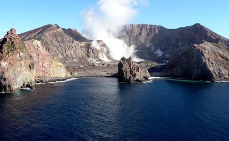 ÉRUPTION WHITE ISLAND