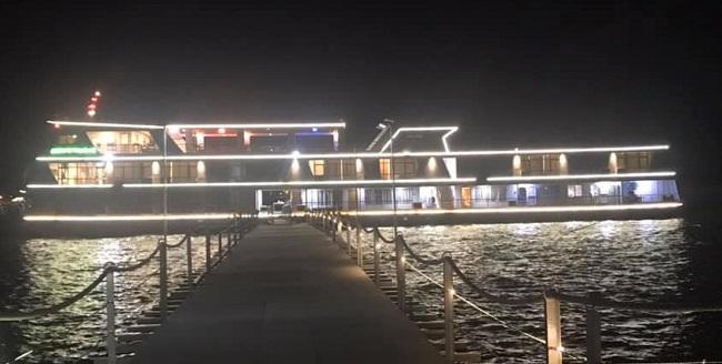 L'hôtel flottant de l'île de Aung Mingalar en Birmanie