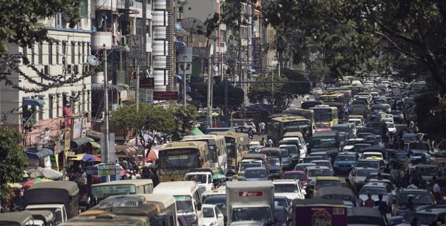 embouteillage dans Yangon en Birmanie