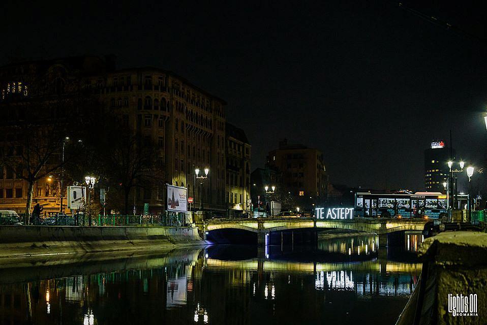 te_astept_message_in_bucharest_-_photo_source_lights_on_romania_on_fb_photo_by_vladimir_pogonariu