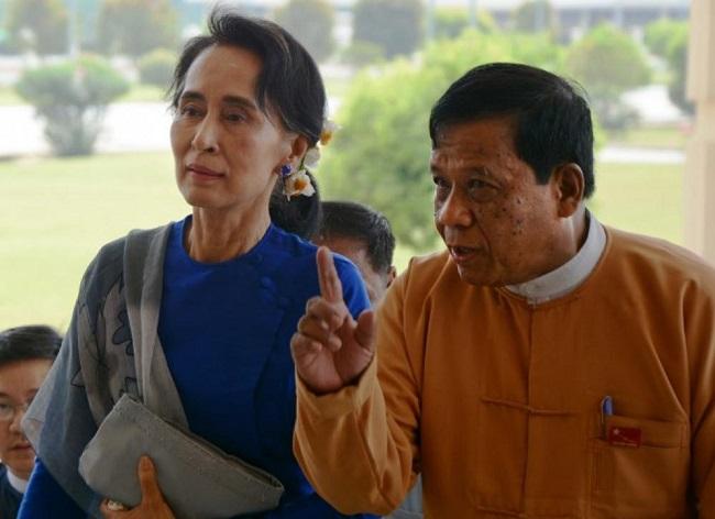 Daw Aung San Suu Kyi et U Zaw Myint Maung, en Birmanie
