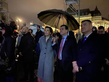 ambassadrice de France en roumanie Michèle Ramis célèbre l'anniversaire du sculpteur roumain Constantin Brâncuşi