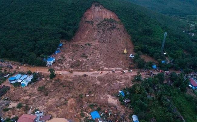 Les restes du village de Ye Pyar Gone après le le glissement de terrain du 9 août 2019 qui a tué au moins 75 personnes en Birmanie