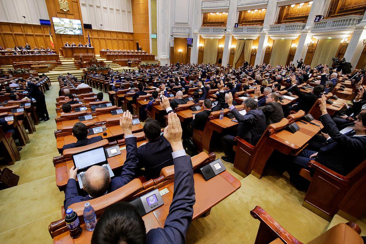 romanian_parliament_vote_-_photo_cateyeperspective_-_dreamstime.com_