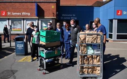 groupe volontaires Londres repas hôpital St George's