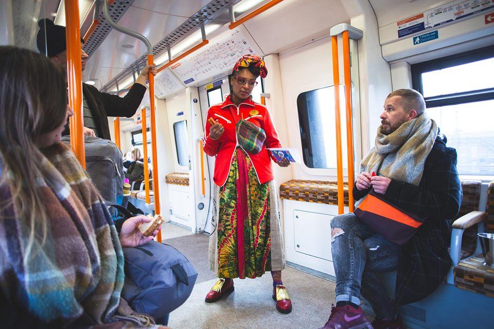 Craft Moves Londres sourire transport stop solitude