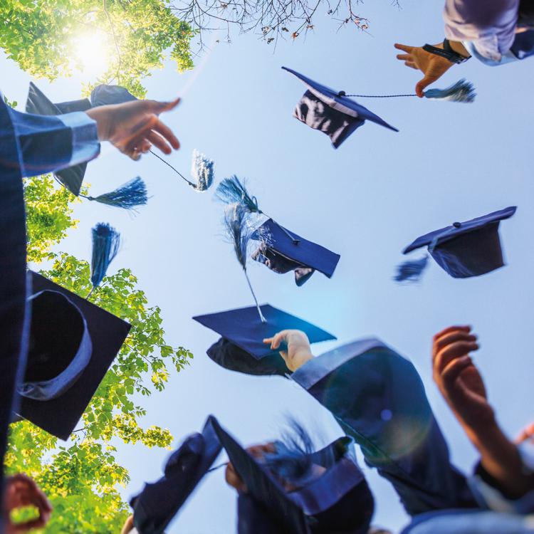 Le Cordon Bleu Paris - MBA - Lance de chapeaux Diplomes