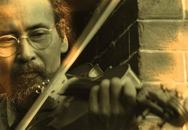 Le célèbre violoniste birman U Tin Ye en Birmanie