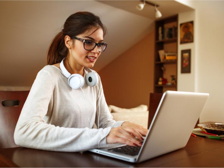 Education à distance. Coronavirus. Valence