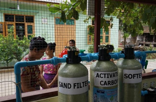purificateur d'eau ayeyarwady en Birmanie