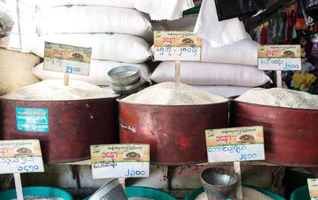 Le riz, aliment de base des Birmans et sujet à spéculation depuis le début de la crise du coronavirus en Birmanie