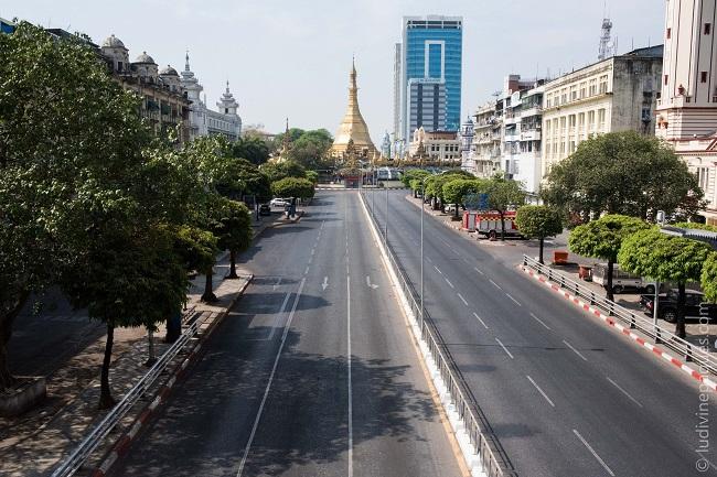 Les rues de Yangon sont vides avec le confinement partiel depuis le 11 avril