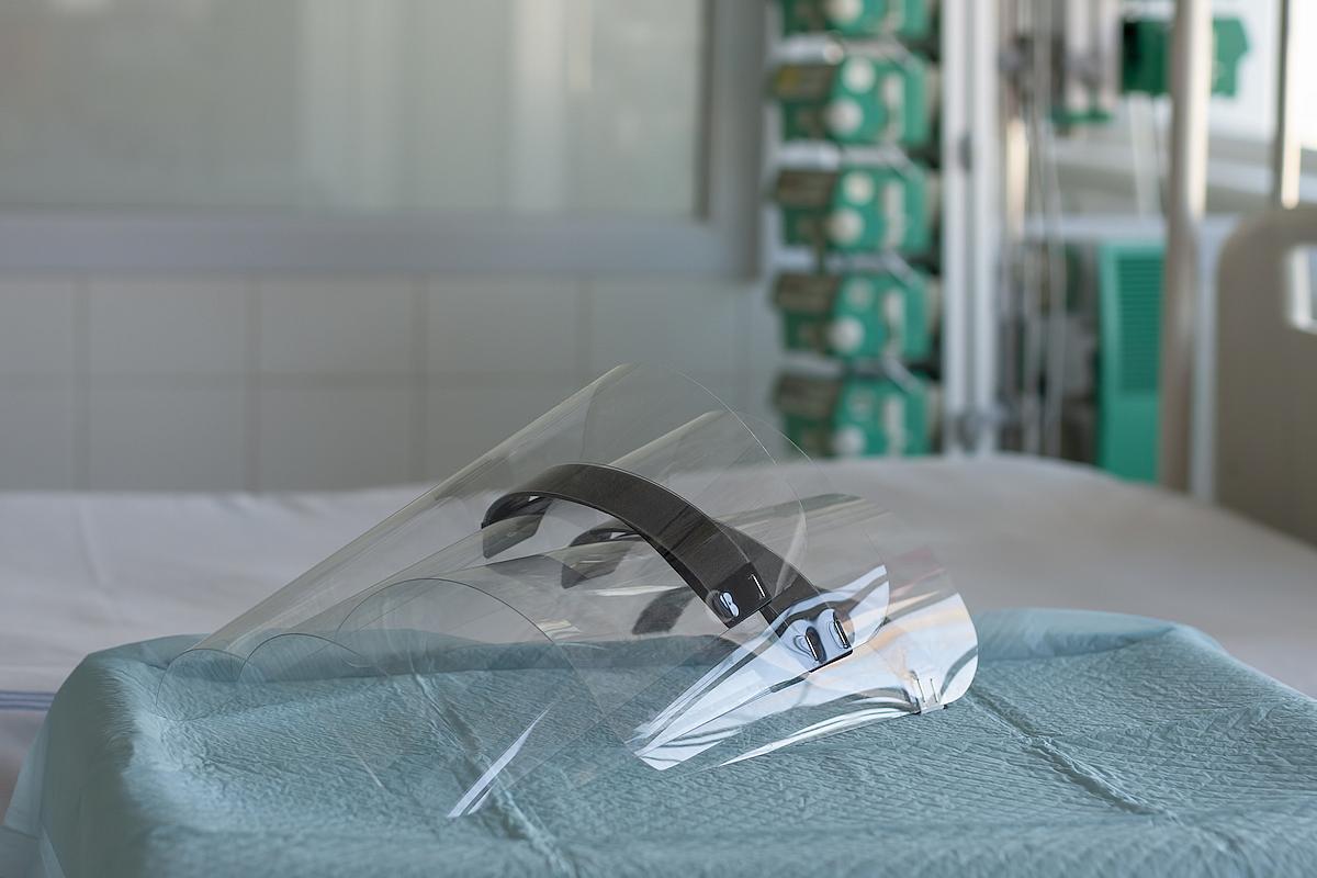 face_shields_hospital_-_photo_patrik_slezak_-_dreamstime.com_