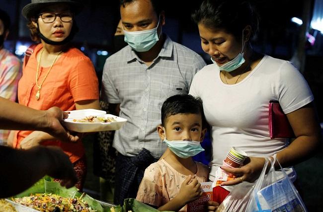 les masques deviennent obligatoires et devront être correctement portés par tous en Birmanie